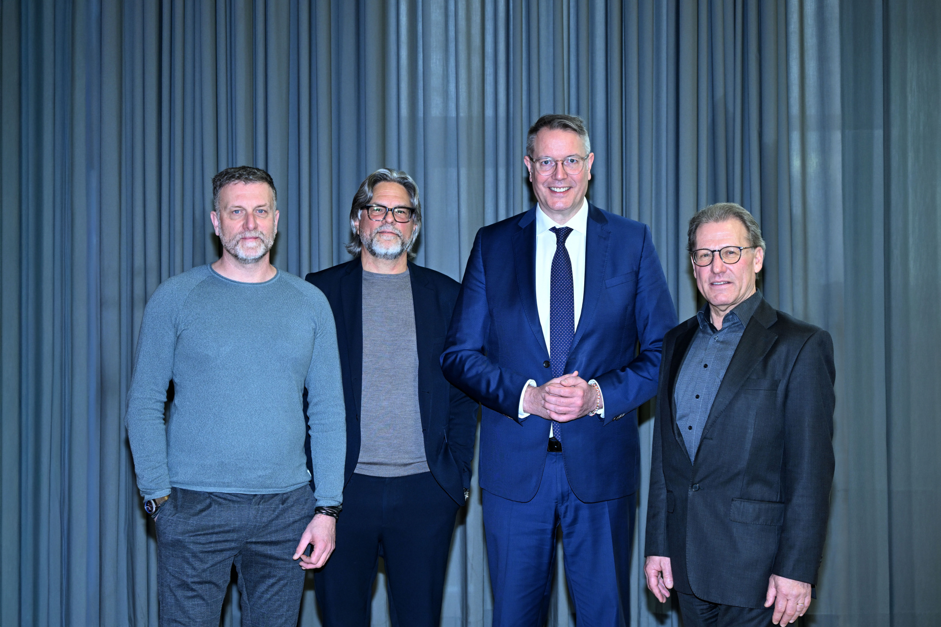 Foto mit dem alten Vorstand der LAG WfbM Rheinland-Pfalz und Ministerpräsident Alexander Schweitzer
© Kristina Schäfer, LAG WfbM RL Foto mit dem alten Vorstand der LAG WfbM Rheinland-Pfalz und Ministerpräsident Alexander Schweitzer
© Kristina Schäfer, LAG WfbM RL